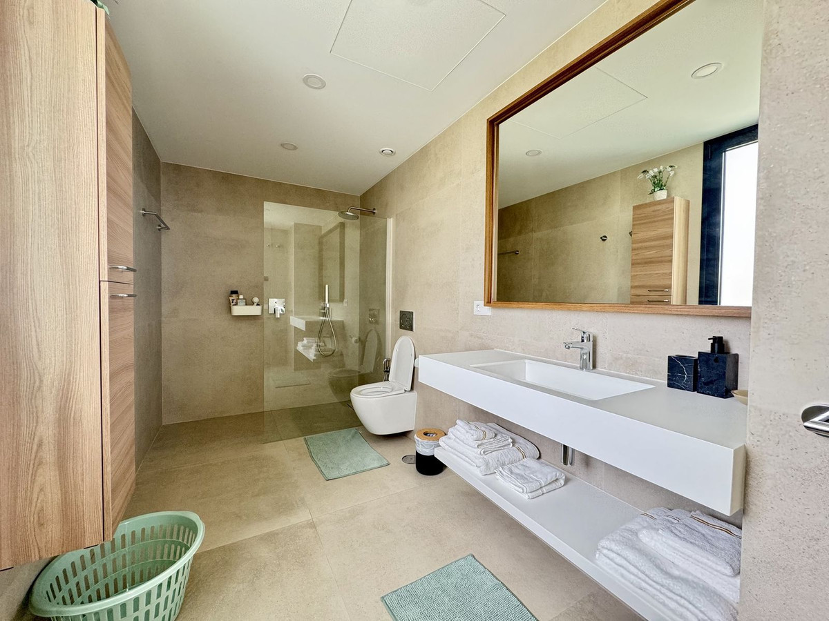 Image 47: detached villa For sale, Estepona, €2,980,000 [HFM-CL10209]