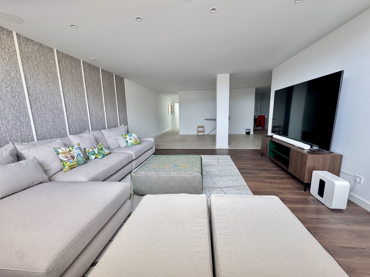 Image 47: detached villa For sale, Estepona, €2,980,000 [HFM-CL10209]