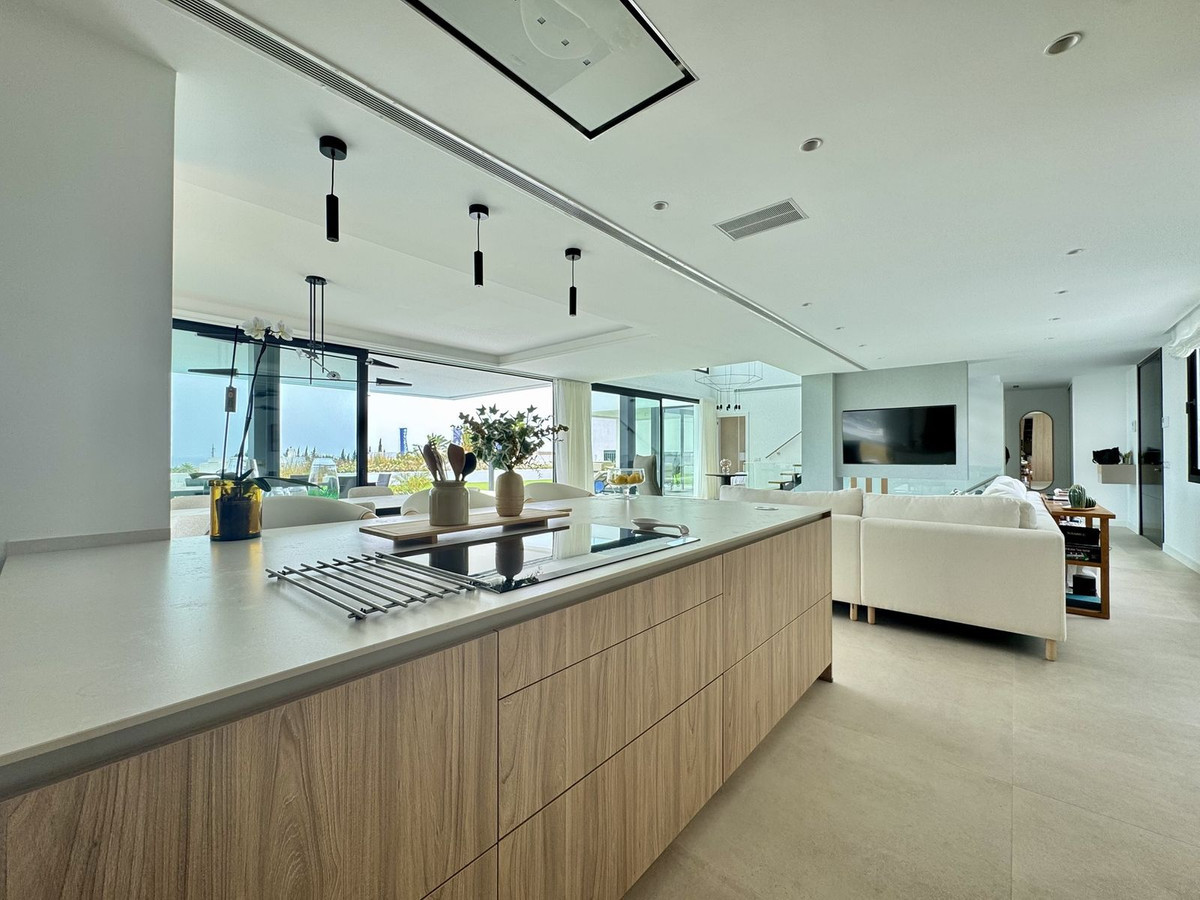 Image 47: detached villa For sale, Estepona, €2,980,000 [HFM-CL10209]