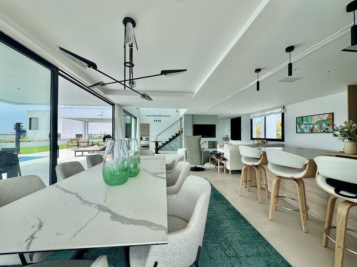 Image 47: detached villa For sale, Estepona, €2,980,000 [HFM-CL10209]