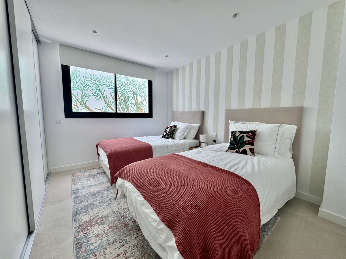 Image 47: detached villa For sale, Estepona, €2,980,000 [HFM-CL10209]