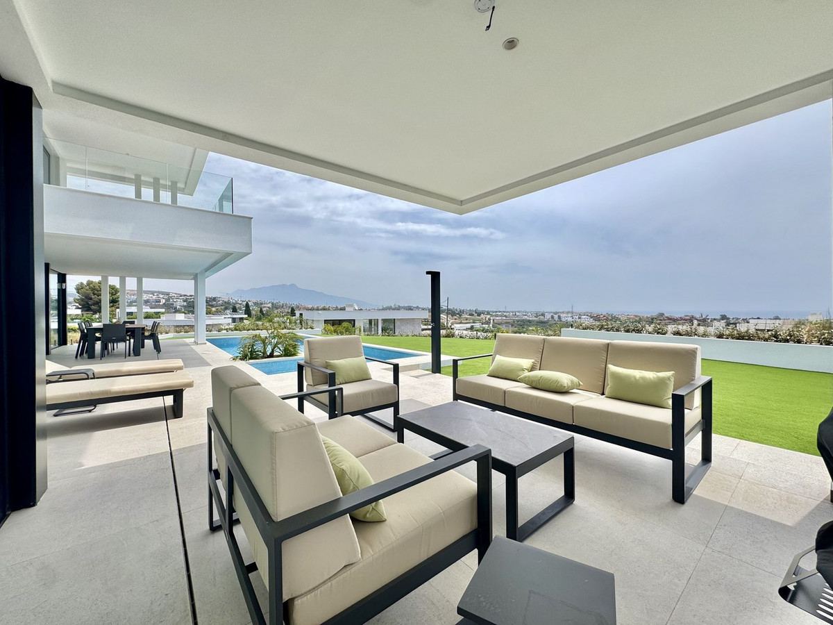 Image 47: detached villa For sale, Estepona, €2,980,000 [HFM-CL10209]