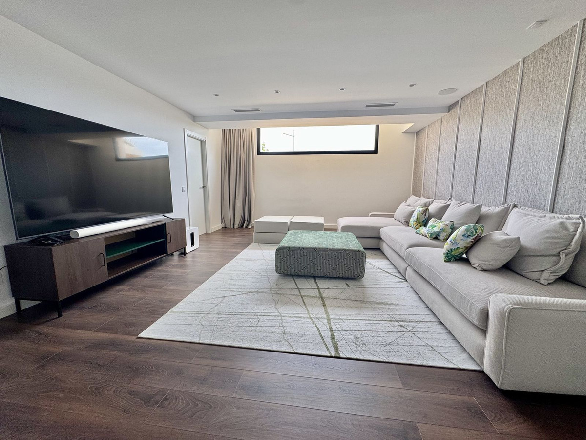 Image 47: detached villa For sale, Estepona, €2,980,000 [HFM-CL10209]