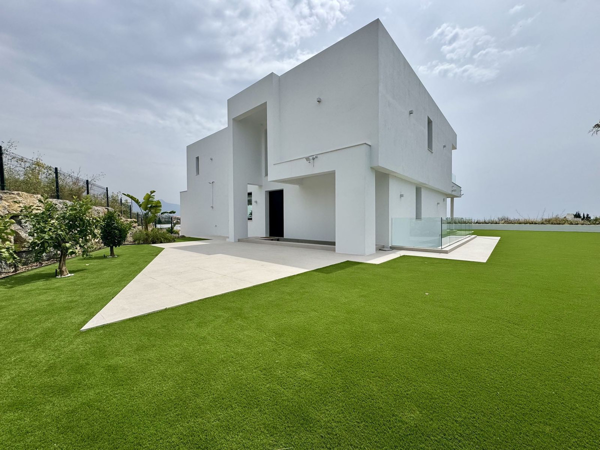 Image 47: detached villa For sale, Estepona, €2,980,000 [HFM-CL10209]