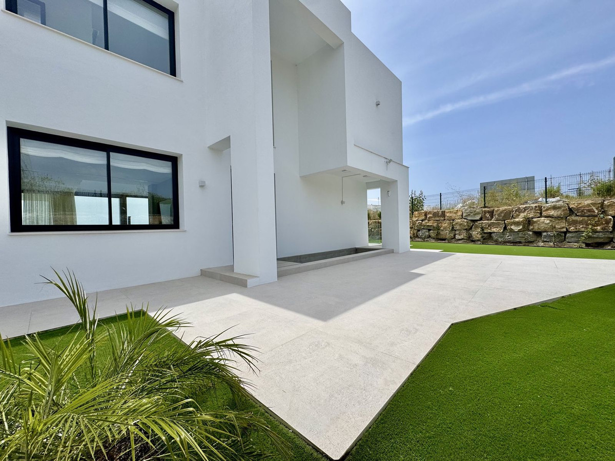 Image 47: detached villa For sale, Estepona, €2,980,000 [HFM-CL10209]