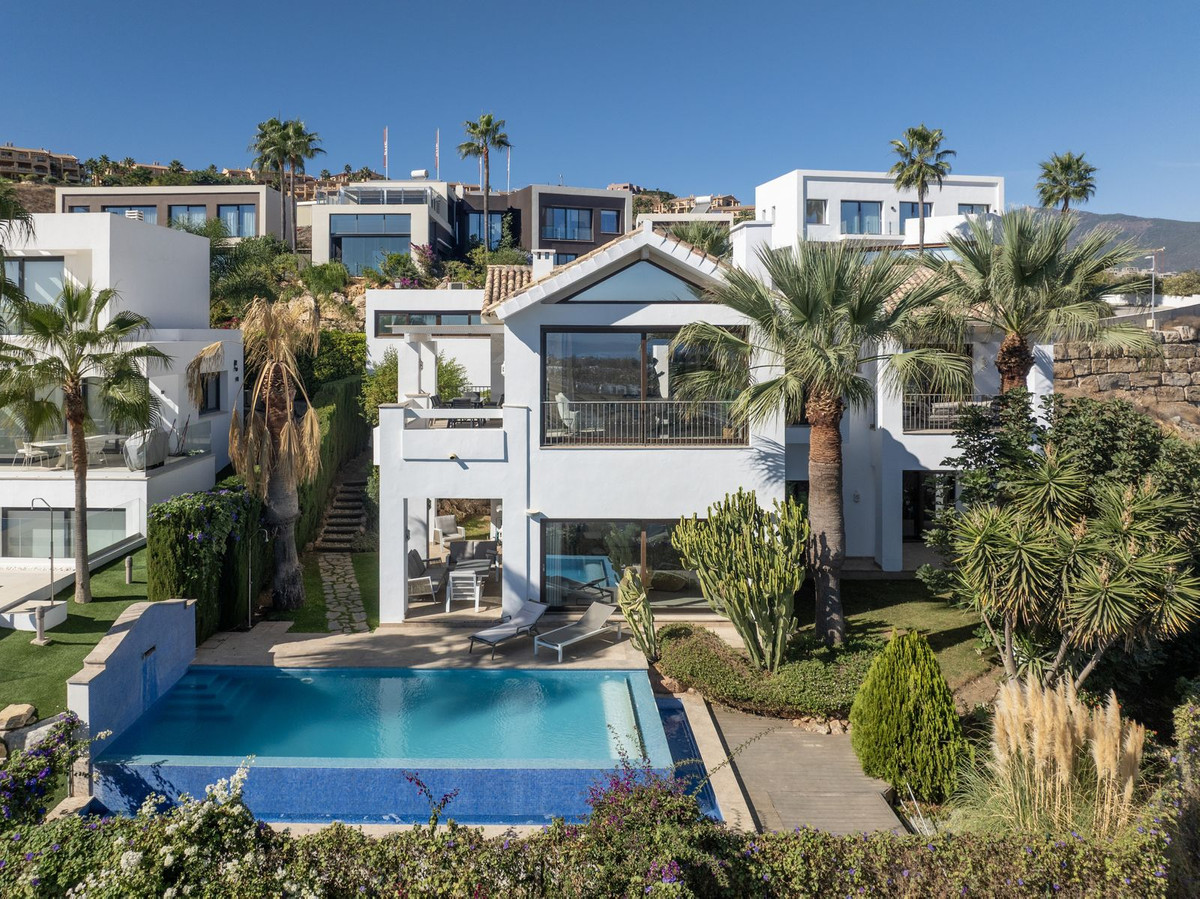 Image 29: detached villa For sale, Estepona, €2,990,000 [HFM-CL10208]