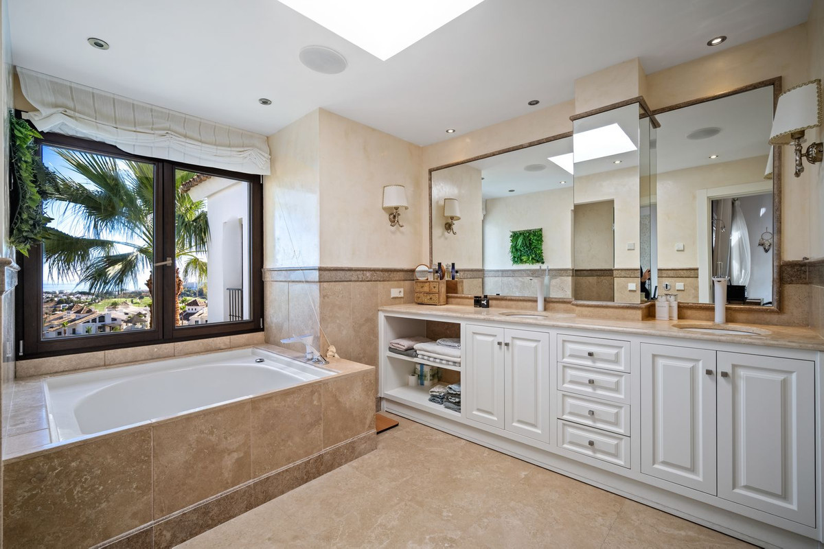 Image 29: detached villa For sale, Estepona, €2,990,000 [HFM-CL10208]