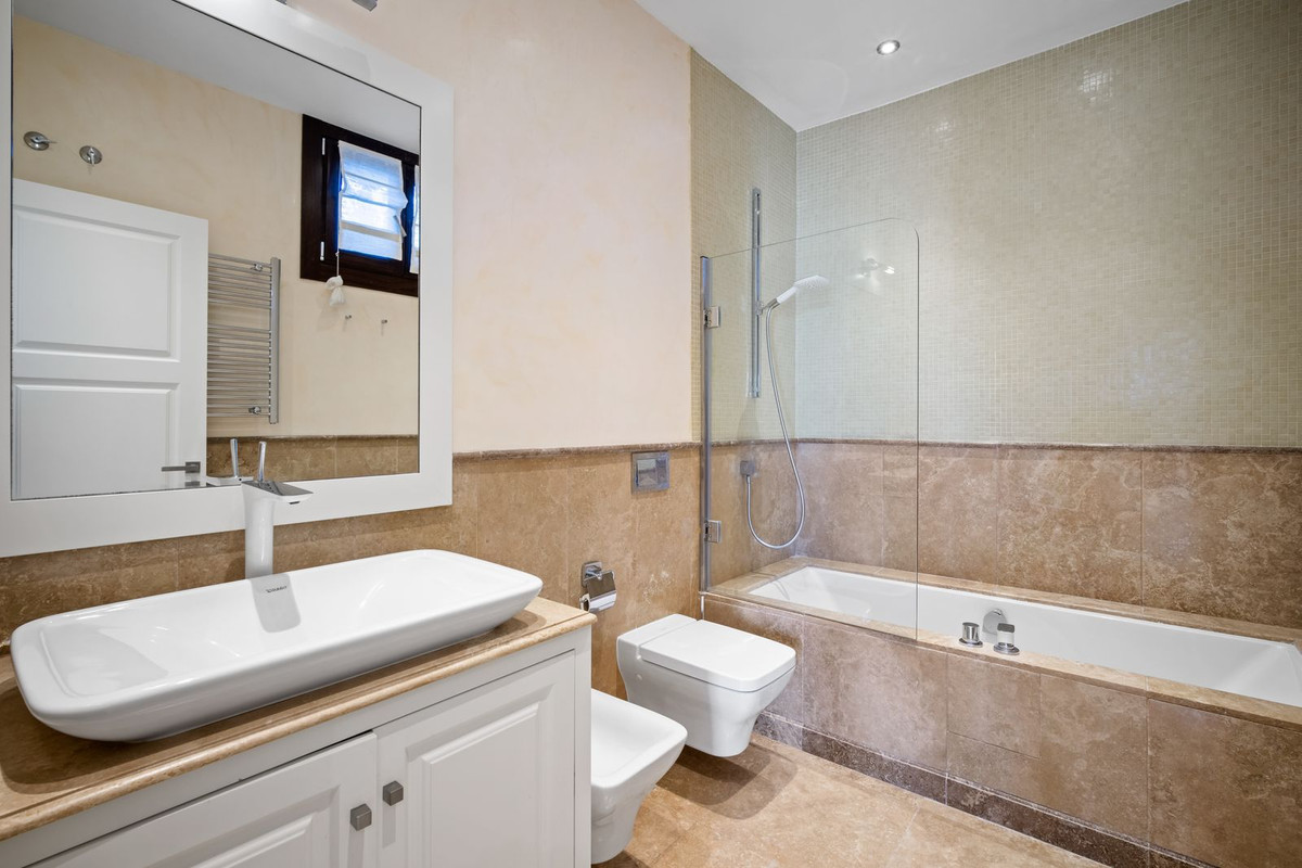 Image 29: detached villa For sale, Estepona, €2,990,000 [HFM-CL10208]