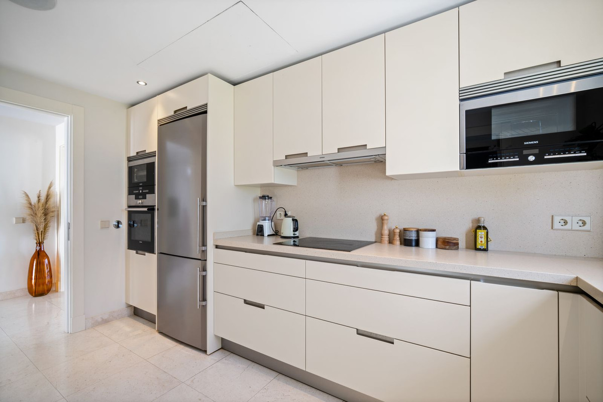 Image 29: detached villa For sale, Estepona, €2,990,000 [HFM-CL10208]