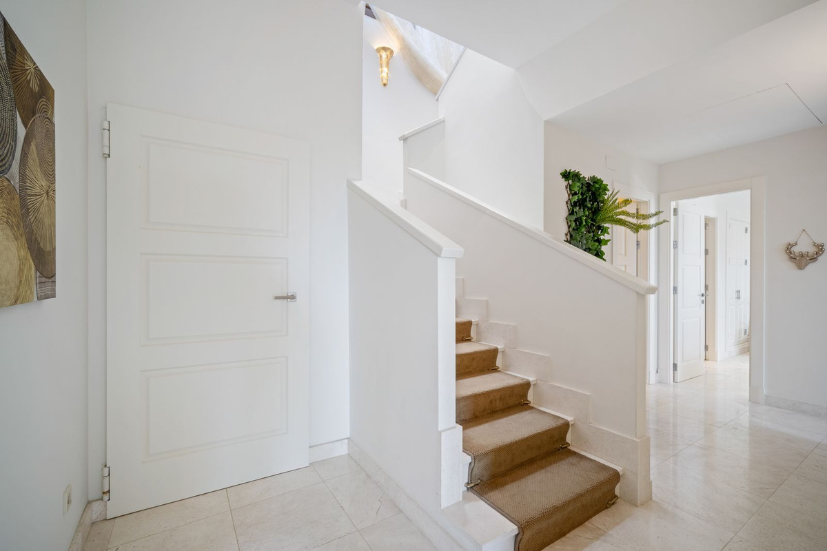 Image 29: detached villa For sale, Estepona, €2,990,000 [HFM-CL10208]