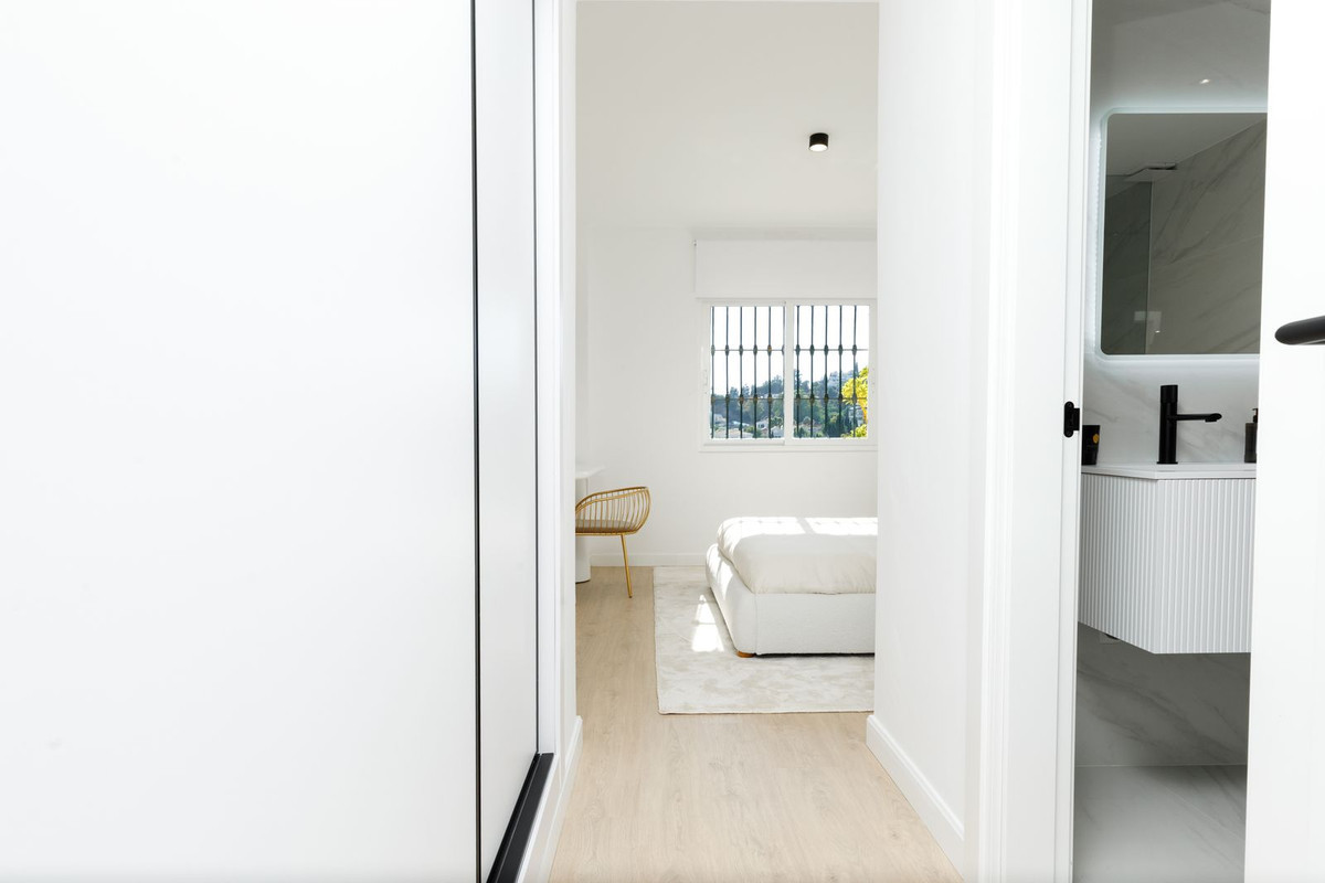 Image {index}: Ground Floor Apartment For sale, Benahavís, €590,000 [HFM-CL10210]