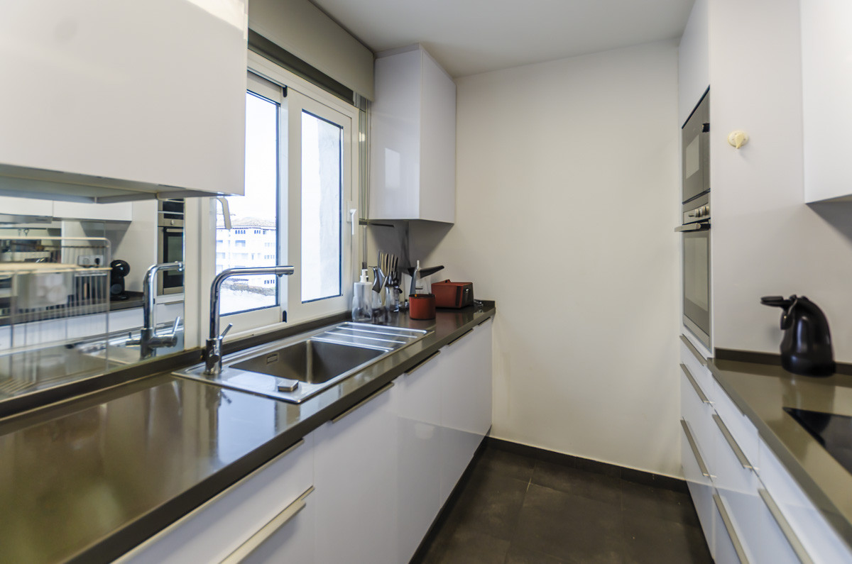 Image {index}: Penthouse For sale, Puerto Banús, €1,197,000 [HFM-C40239]