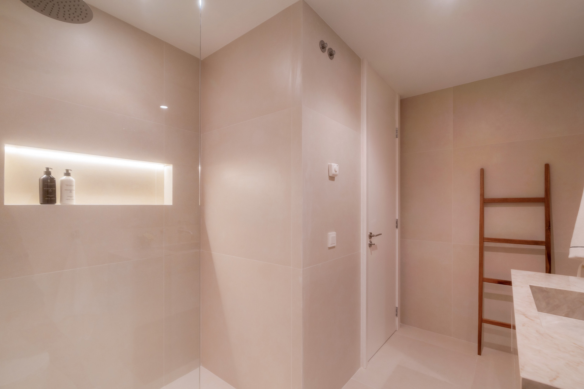 Image {index}: Penthouse Duplex For sale, Benahavís, €1,500,000 [HFM-CL10213]