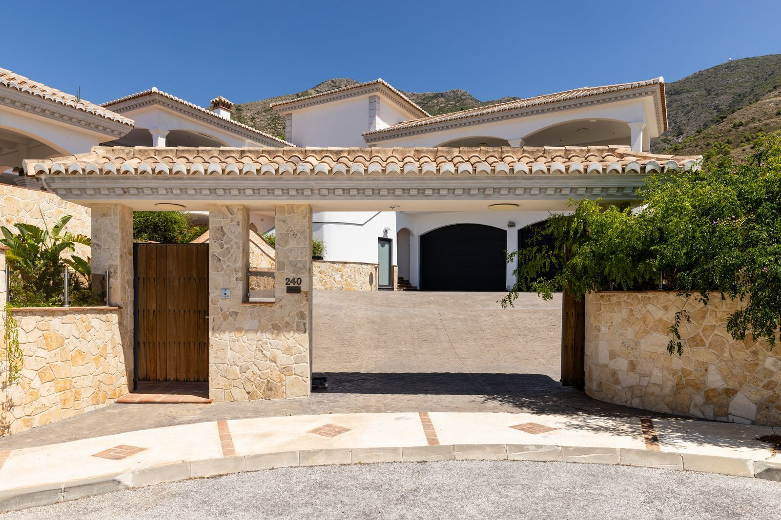 Image 48: detached villa For sale, Mijas, €2,495,000 [HFM-CL10214]