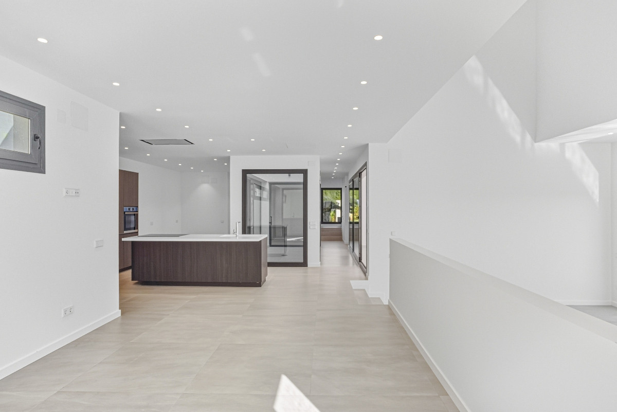 Image 33: detached villa For sale, Marbella, €2,550,000 [HFM-CL10184]