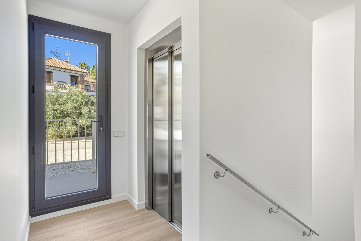 Image 33: detached villa For sale, Marbella, €2,550,000 [HFM-CL10184]