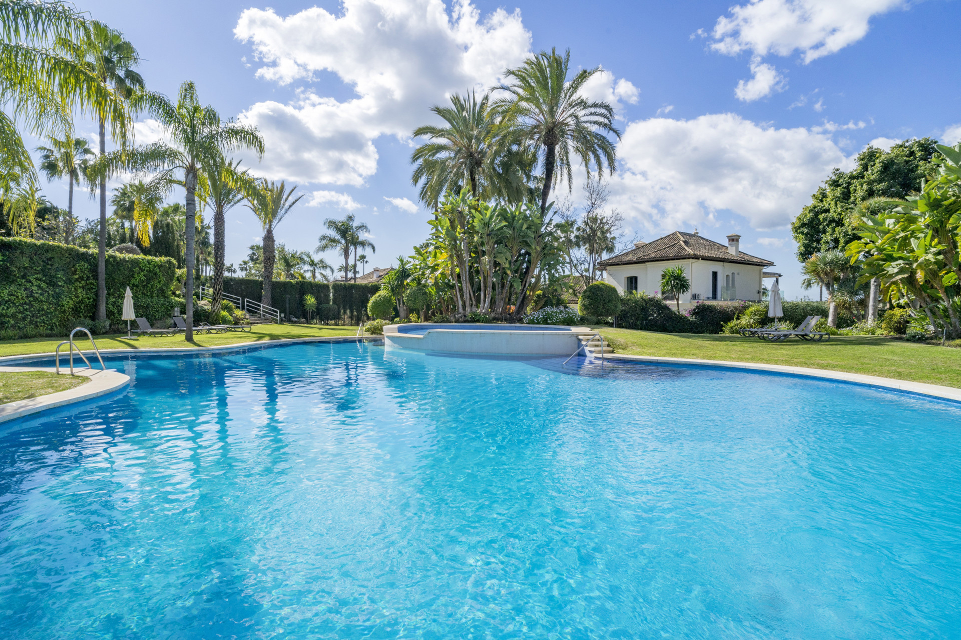 Image {index}: Duplex For sale, Nueva Andalucía, €2,495,000 [HFM-C40212]