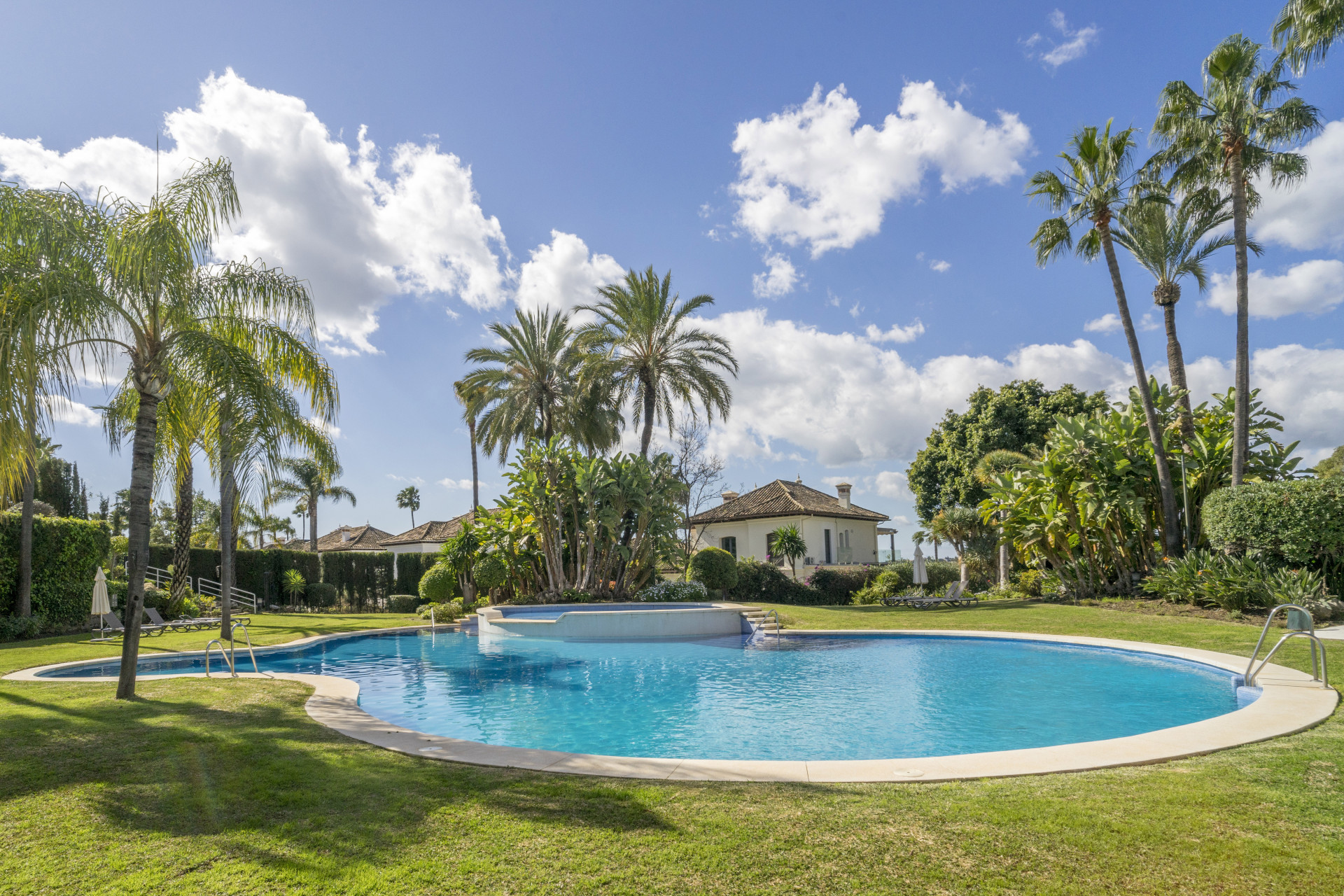 Image {index}: Duplex For sale, Nueva Andalucía, €2,495,000 [HFM-C40212]