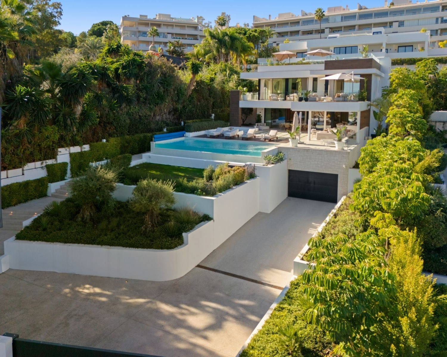 Image 47: detached villa For sale, Nueva Andalucía, €4,990,000 [HFM-C40213]