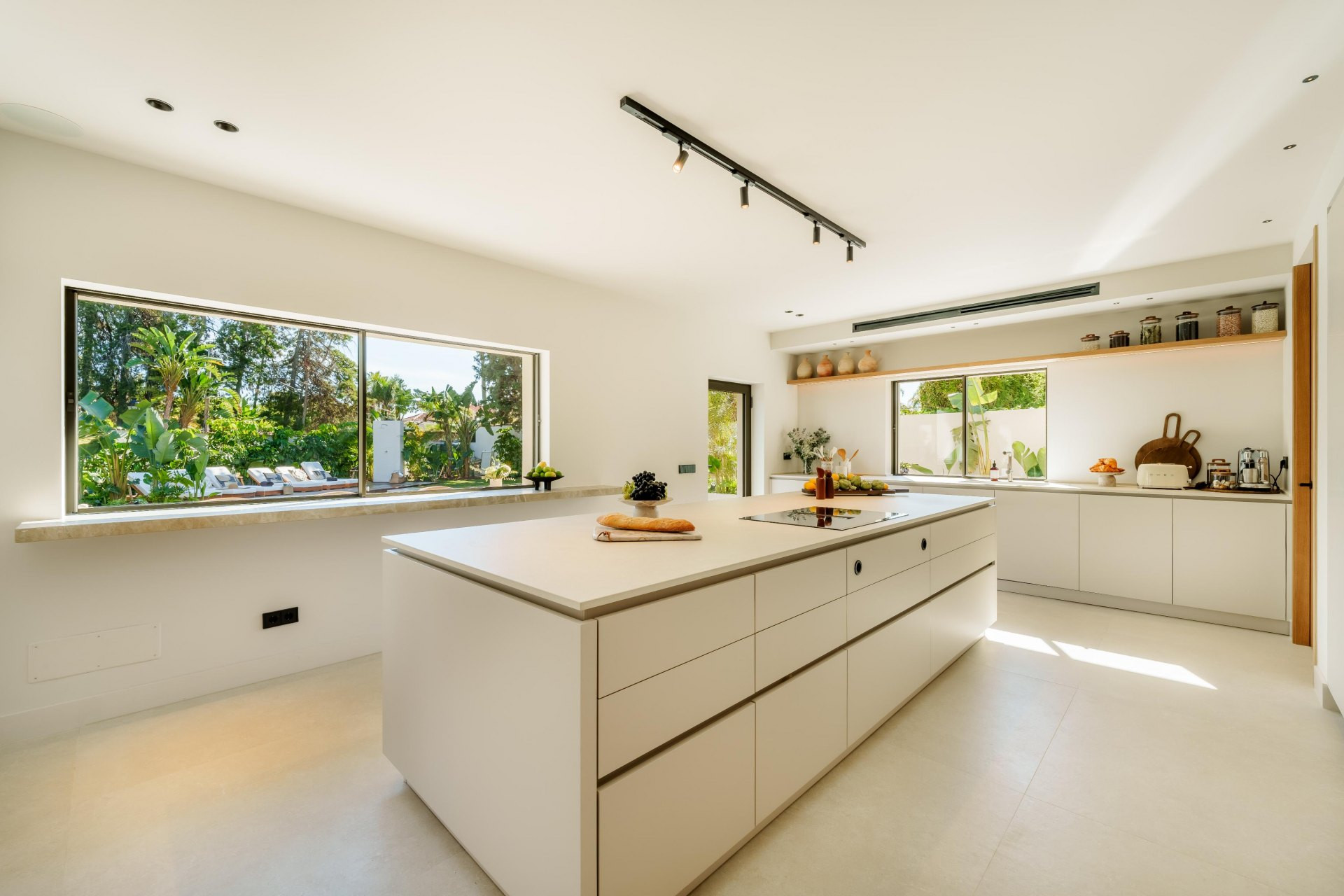 Image 23: detached villa For sale, San Pedro de Alcántara, €3,800,000 [HFM-CL10186]