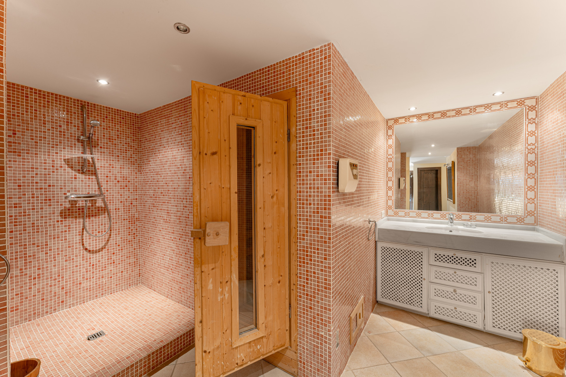 Image 36: detached villa For sale, Nueva Andalucía, €3,495,000 [HFM-C40217]