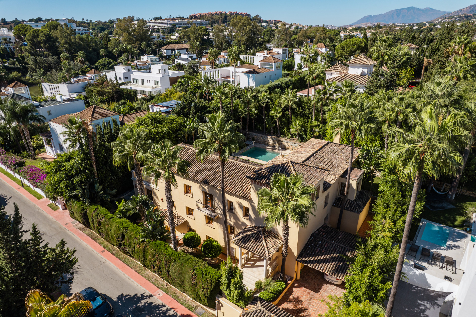 Image 36: detached villa For sale, Nueva Andalucía, €3,495,000 [HFM-C40217]