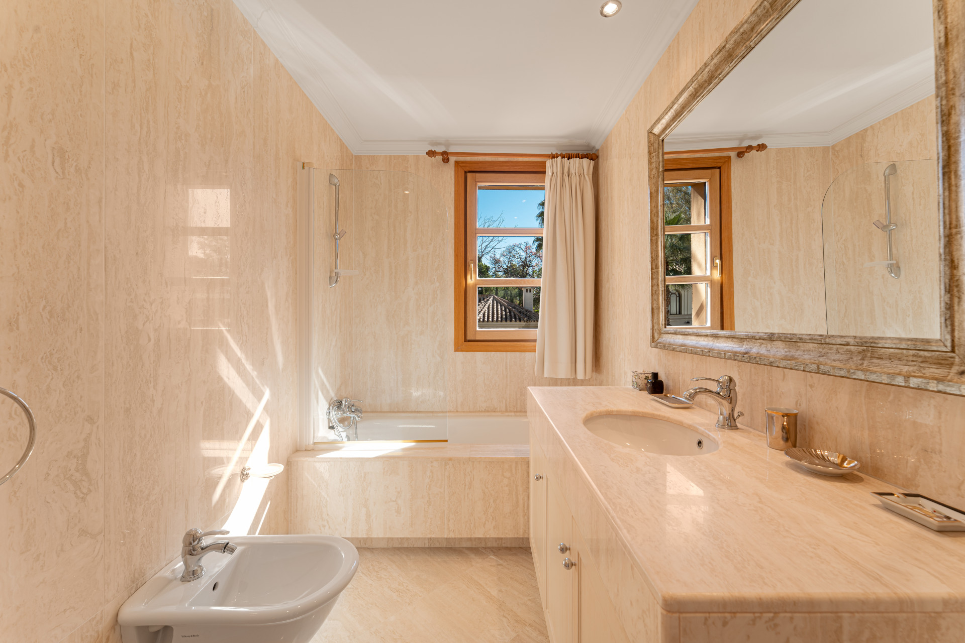 Image 36: detached villa For sale, Nueva Andalucía, €3,495,000 [HFM-C40217]