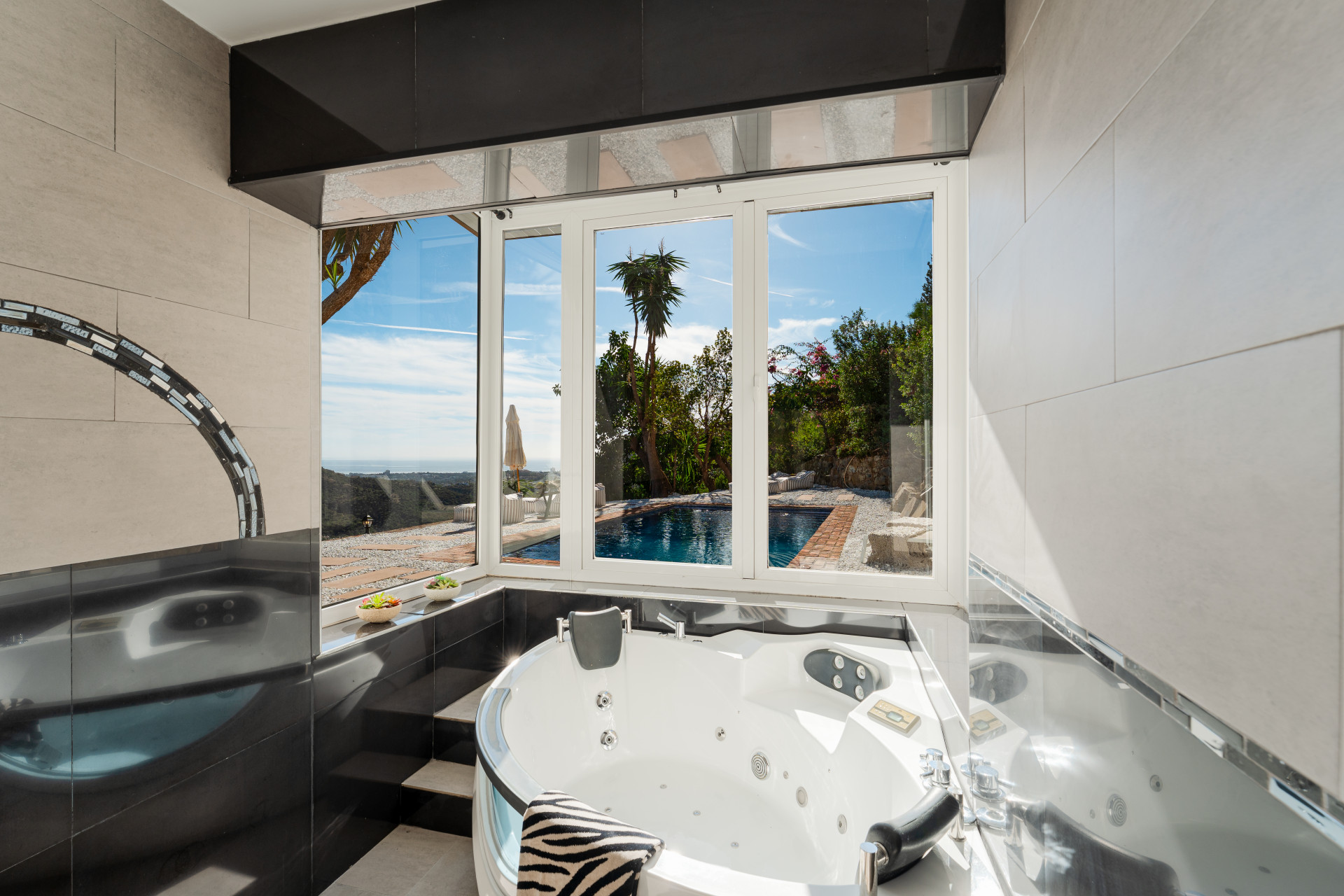 Image 59: detached villa For sale, Benahavís, €2,995,000 [HFM-C40223]