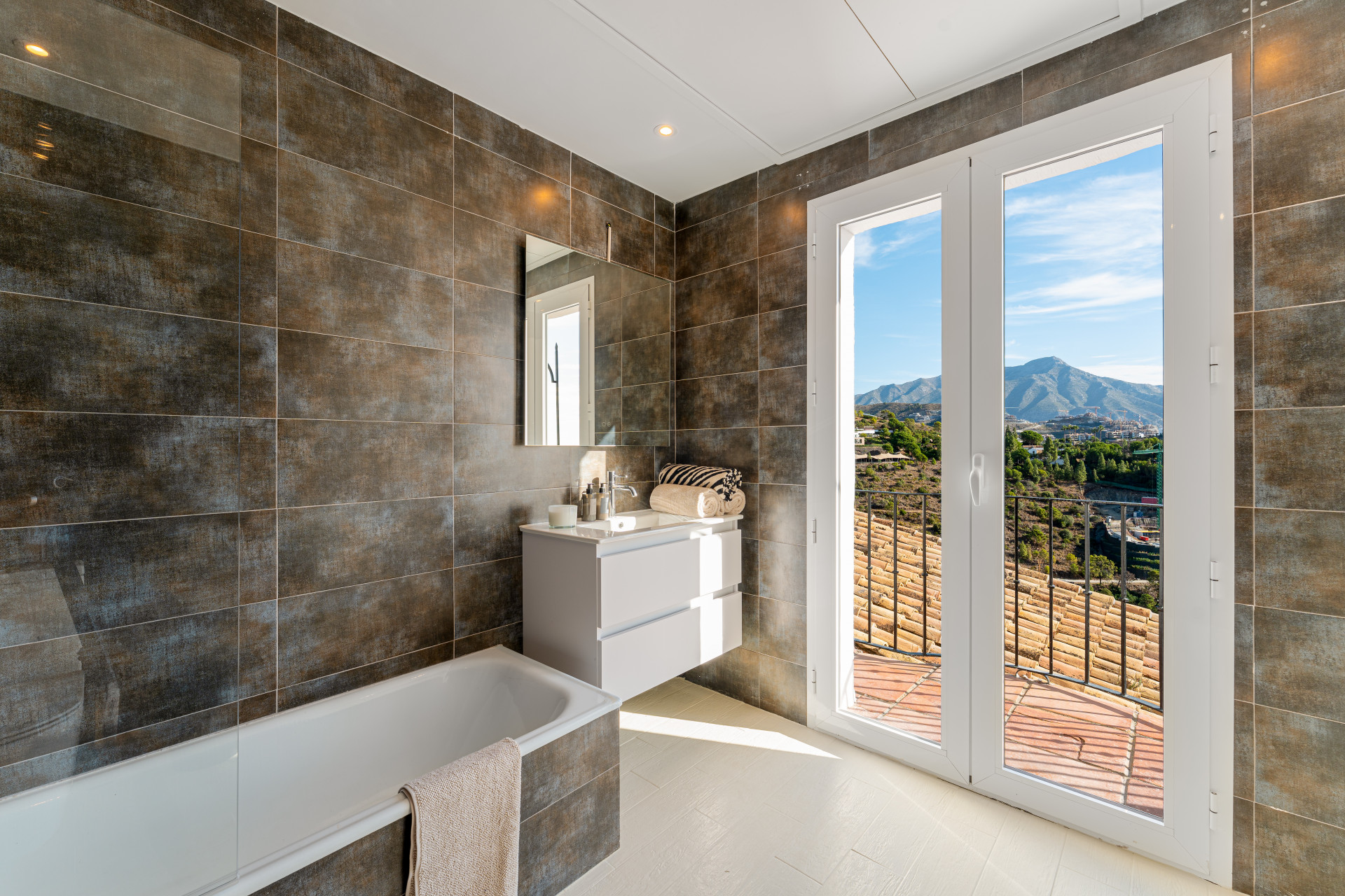 Image 59: detached villa For sale, Benahavís, €2,995,000 [HFM-C40223]