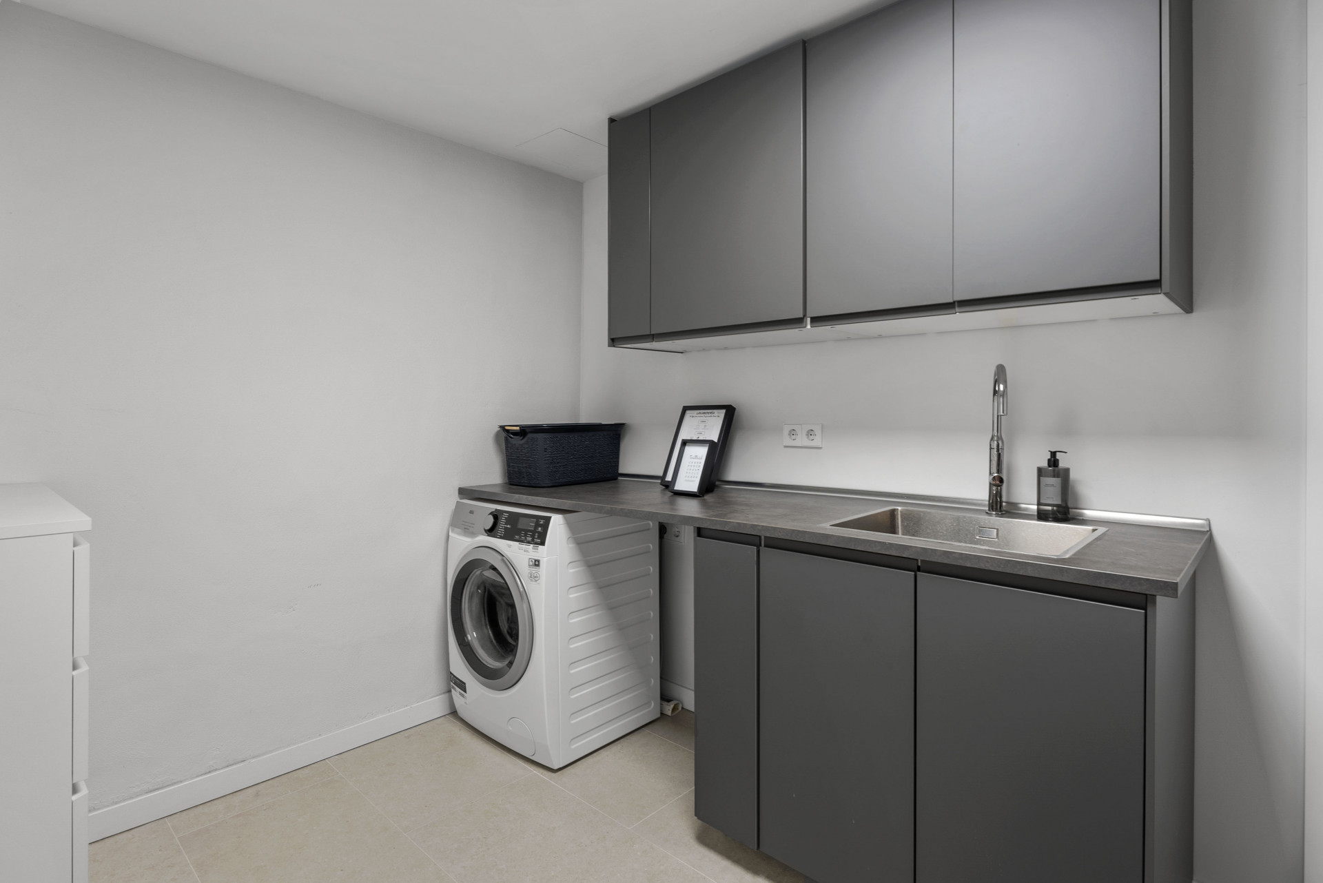 Image 44: detached villa For sale, Nueva Andalucía, €2,650,000 [HFM-C40225]