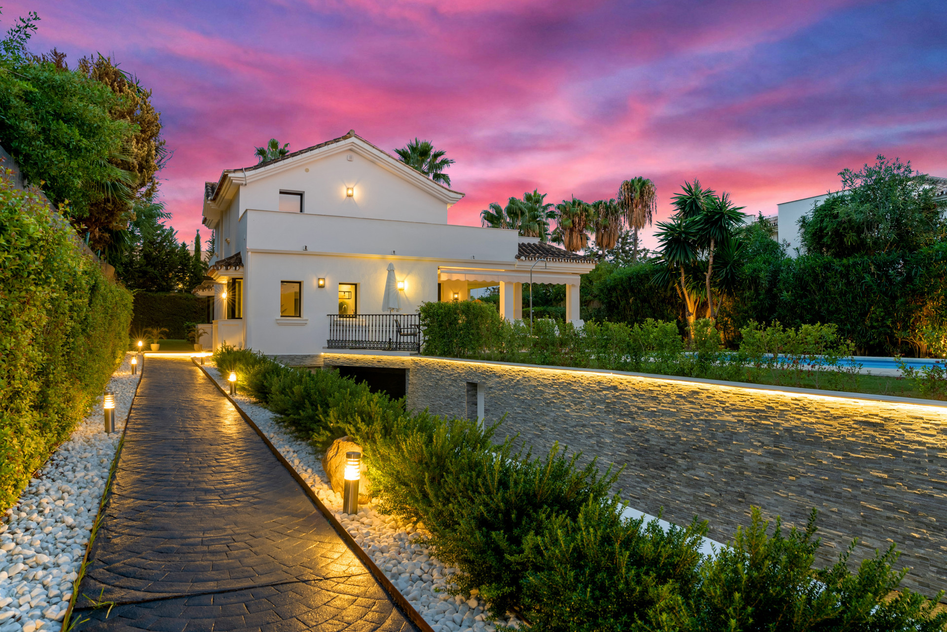 Image 44: detached villa For sale, Nueva Andalucía, €2,650,000 [HFM-C40225]
