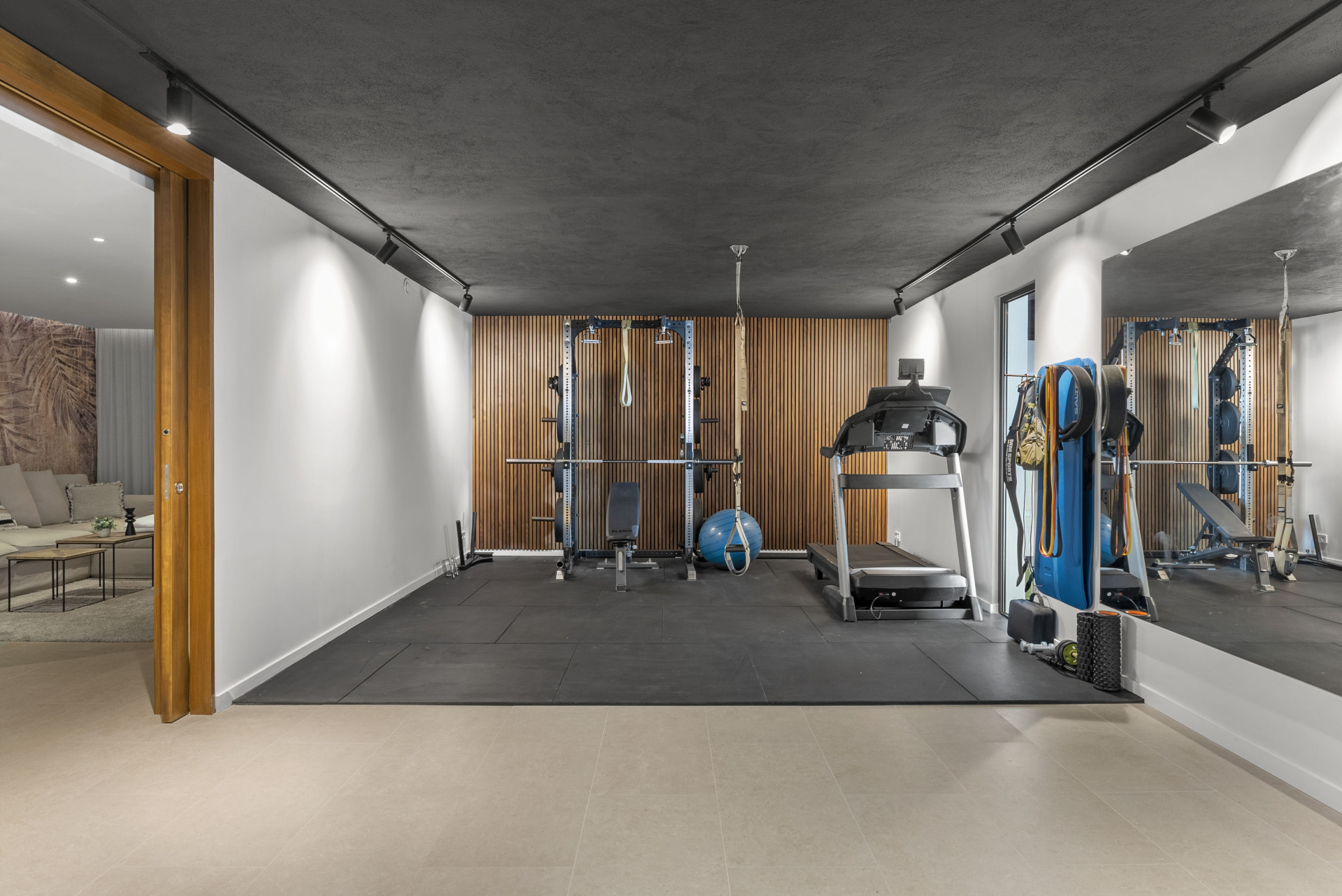 Image 44: detached villa For sale, Nueva Andalucía, €2,650,000 [HFM-C40225]