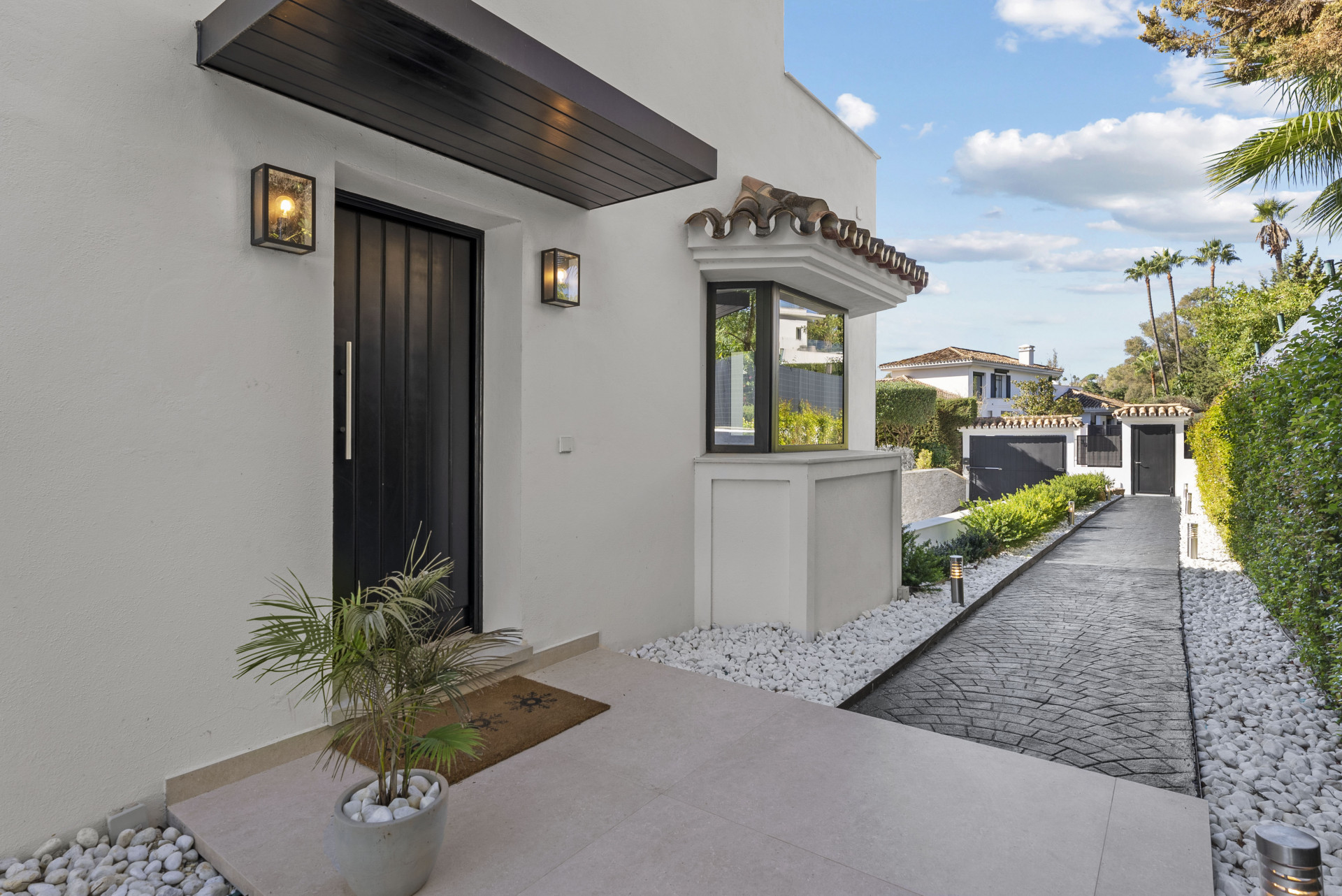 Image 44: detached villa For sale, Nueva Andalucía, €2,650,000 [HFM-C40225]