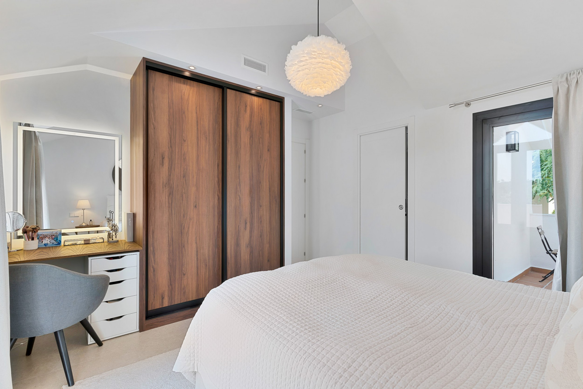 Image 44: detached villa For sale, Nueva Andalucía, €2,650,000 [HFM-C40225]