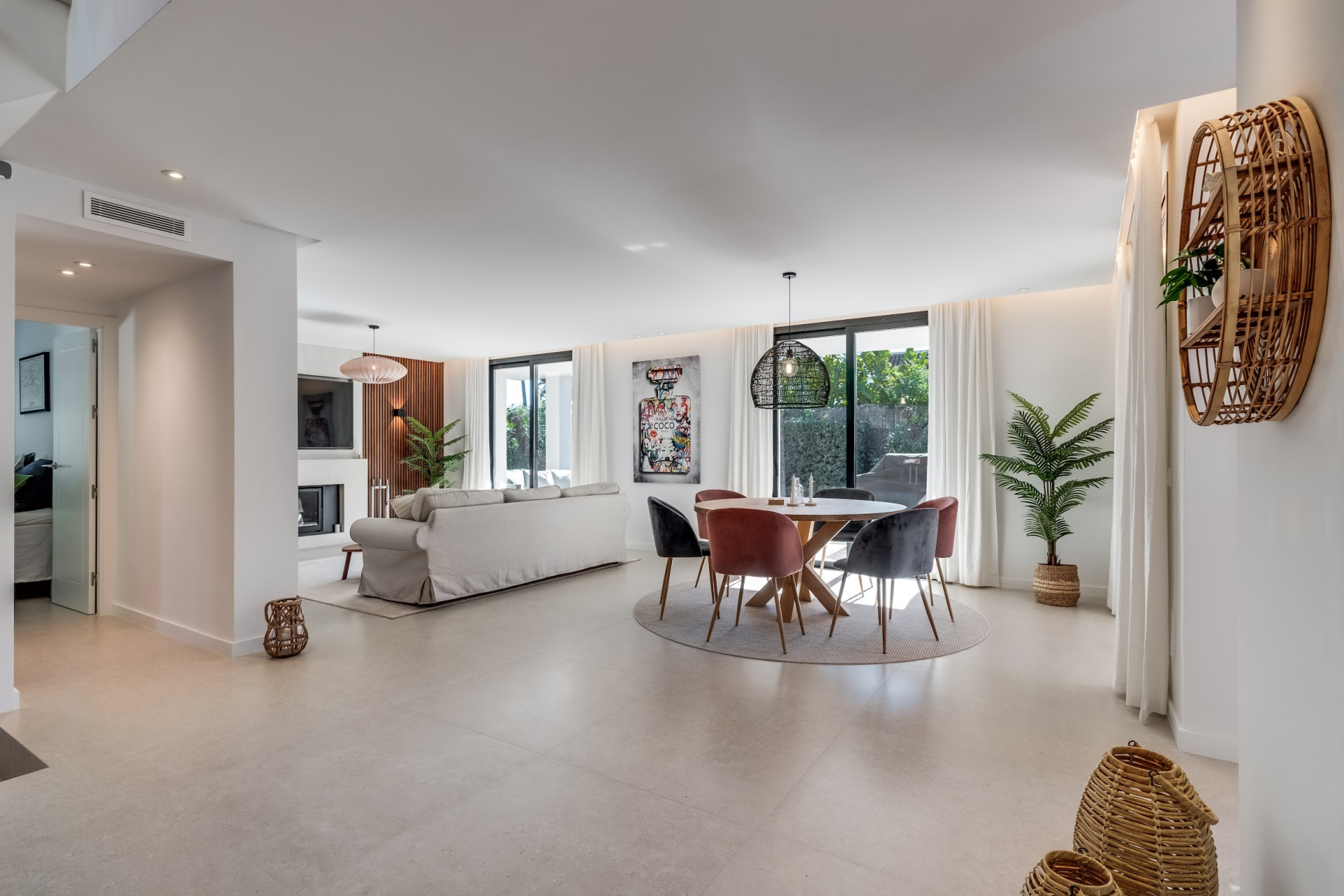 Image 44: detached villa For sale, Nueva Andalucía, €2,650,000 [HFM-C40225]