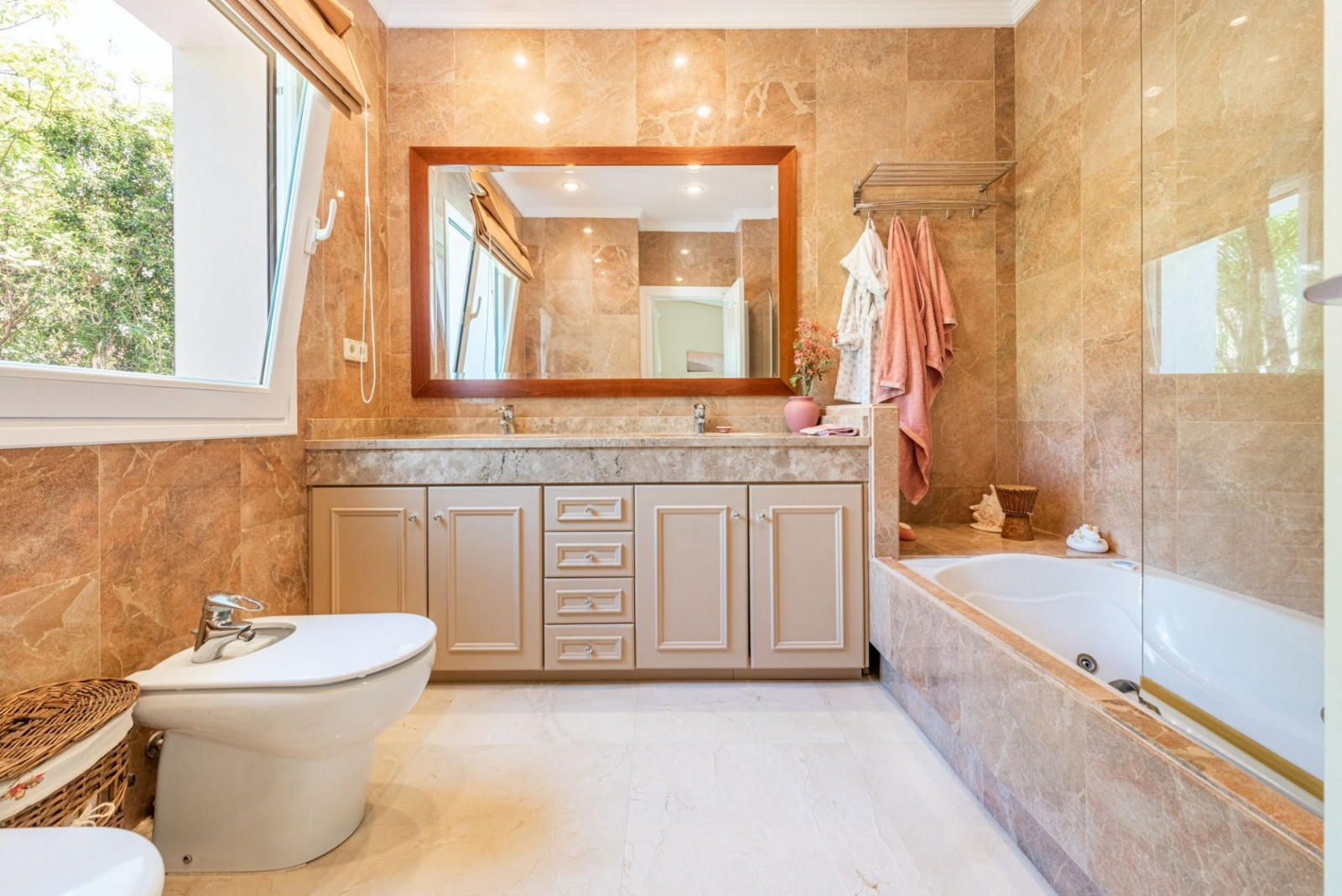 Image 38: detached villa For sale, Benahavís, €2,689,000 [HFM-CL10197]