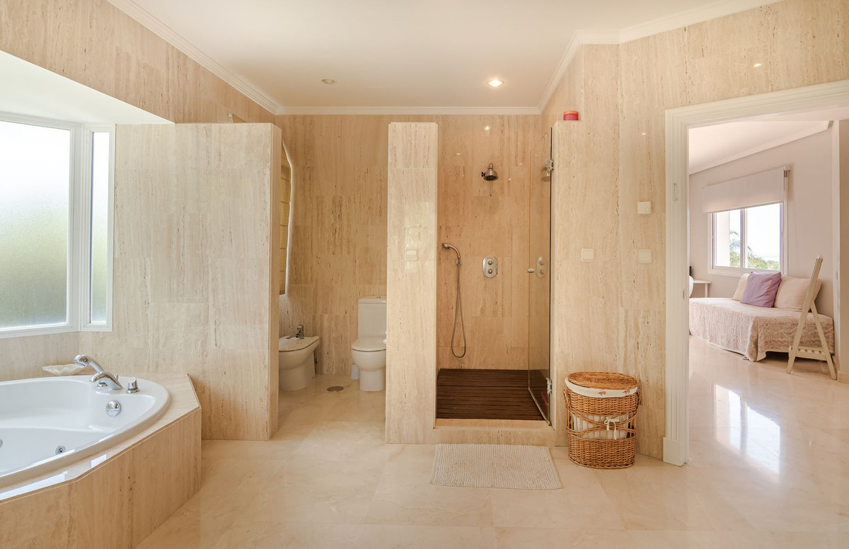 Image 38: detached villa For sale, Benahavís, €2,689,000 [HFM-CL10197]