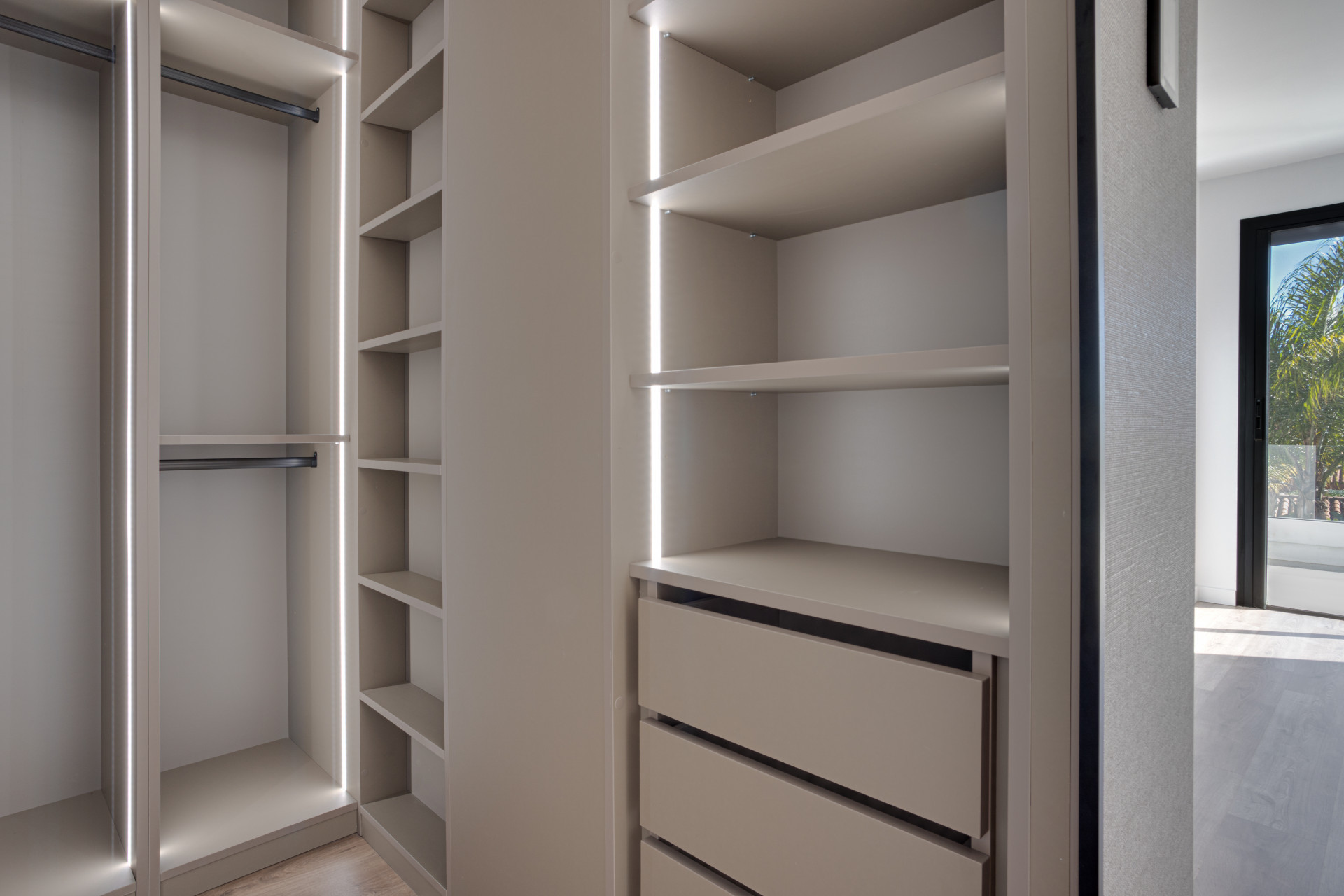 Image 35: villa - chalet For sale, Estepona, €1,595,000 [HFM-CL10227]