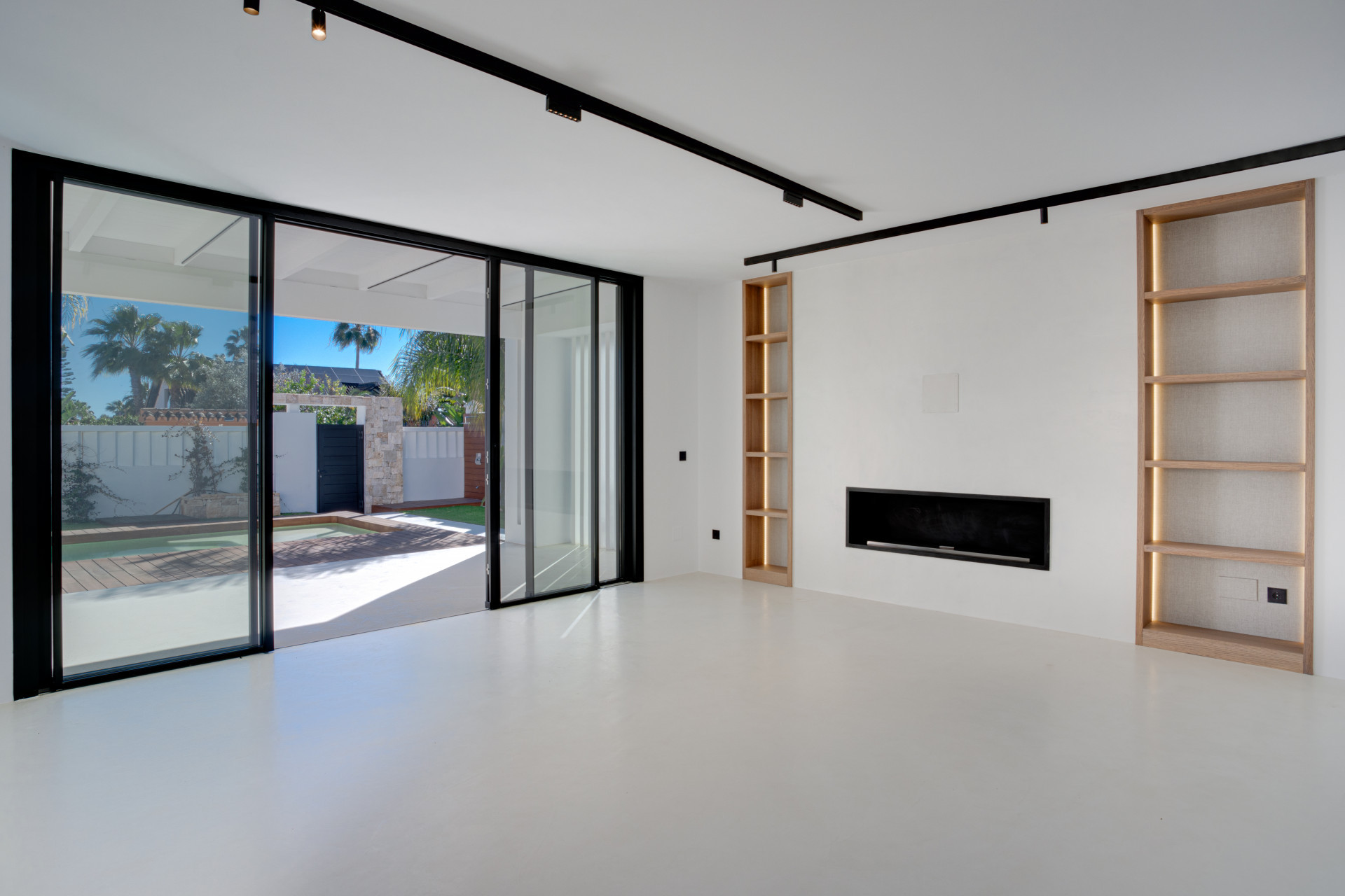 Image 35: villa - chalet For sale, Estepona, €1,595,000 [HFM-CL10227]