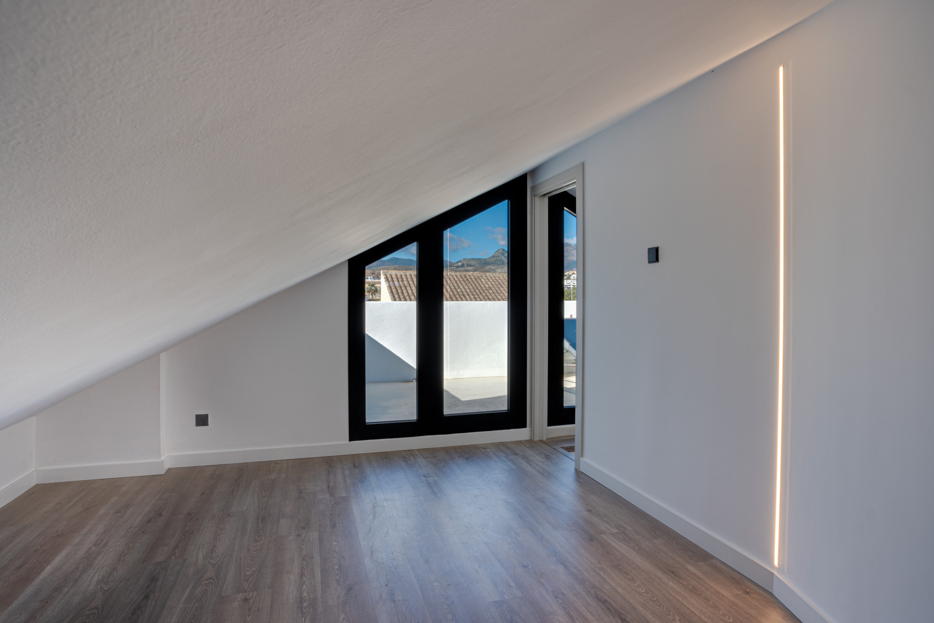 Image 35: villa - chalet For sale, Estepona, €1,595,000 [HFM-CL10227]