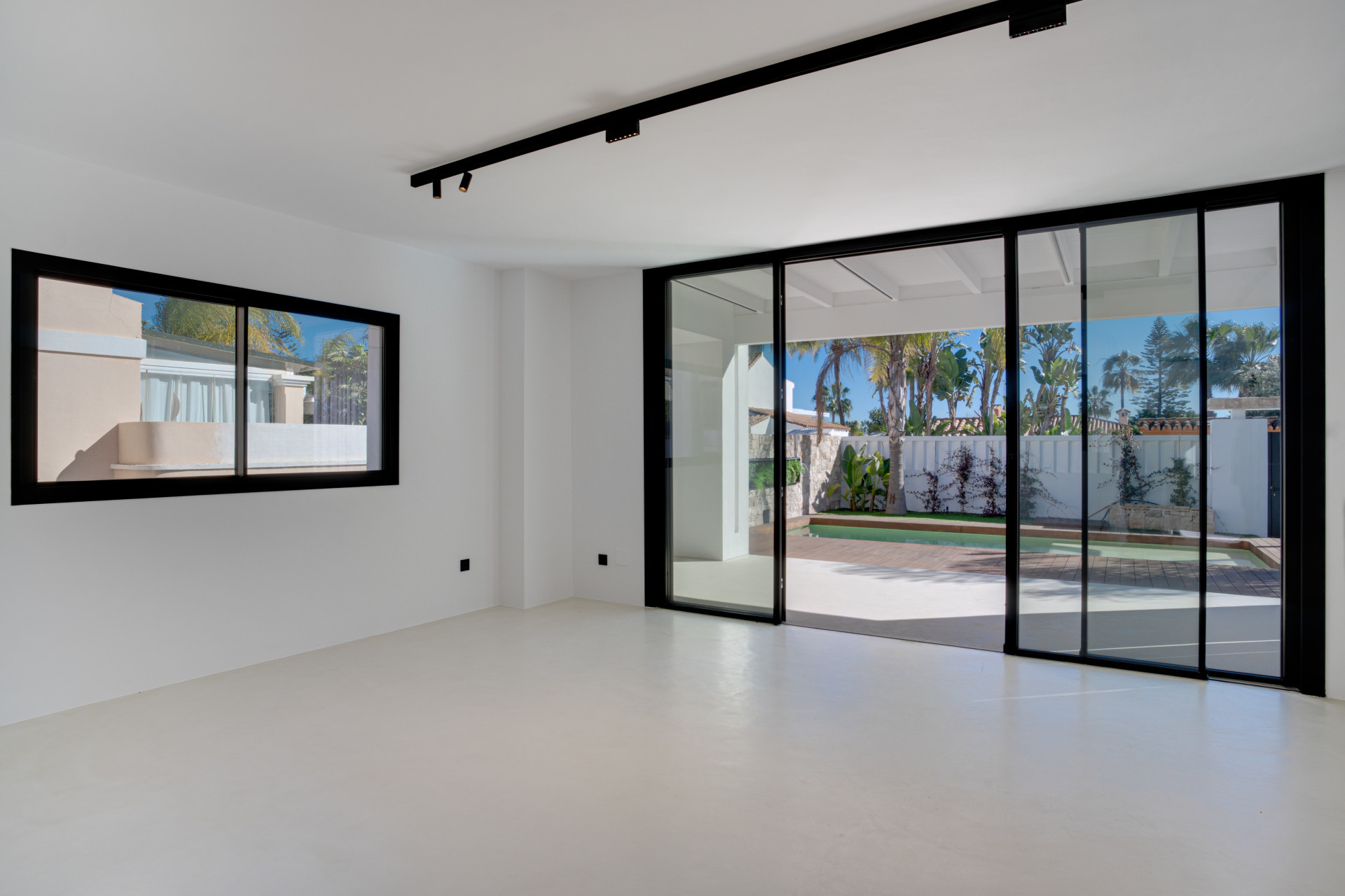 Image 35: villa - chalet For sale, Estepona, €1,595,000 [HFM-CL10227]