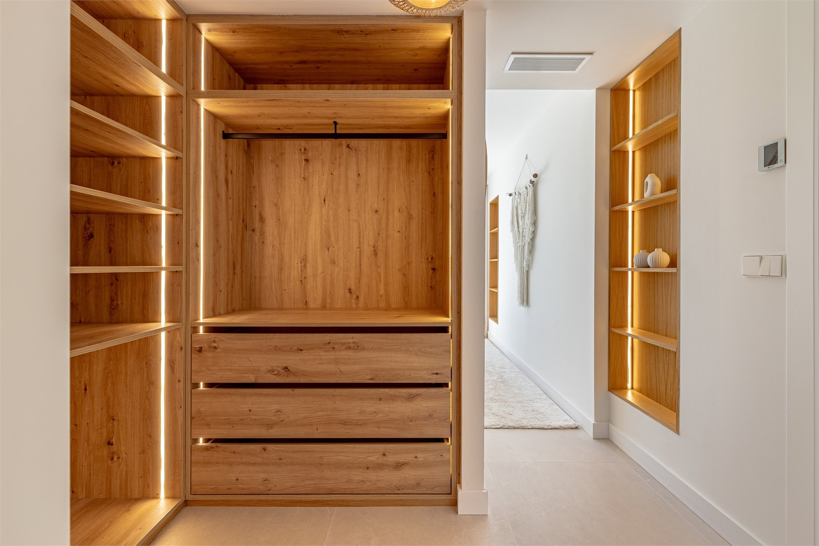 Image {index}: Detached Villa For sale, Nueva Andalucía, €1,795,000 [HFM-CL10228]