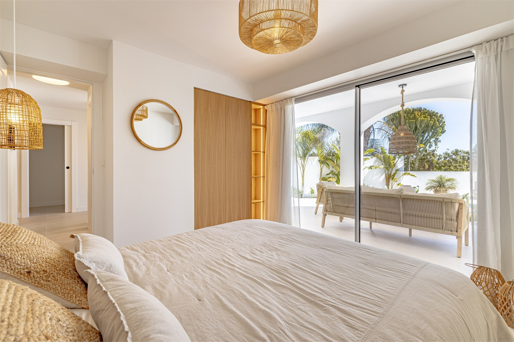 Image {index}: Detached Villa For sale, Nueva Andalucía, €1,795,000 [HFM-CL10228]