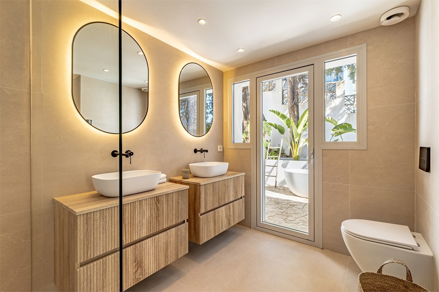 Image {index}: Detached Villa For sale, Nueva Andalucía, €1,795,000 [HFM-CL10228]