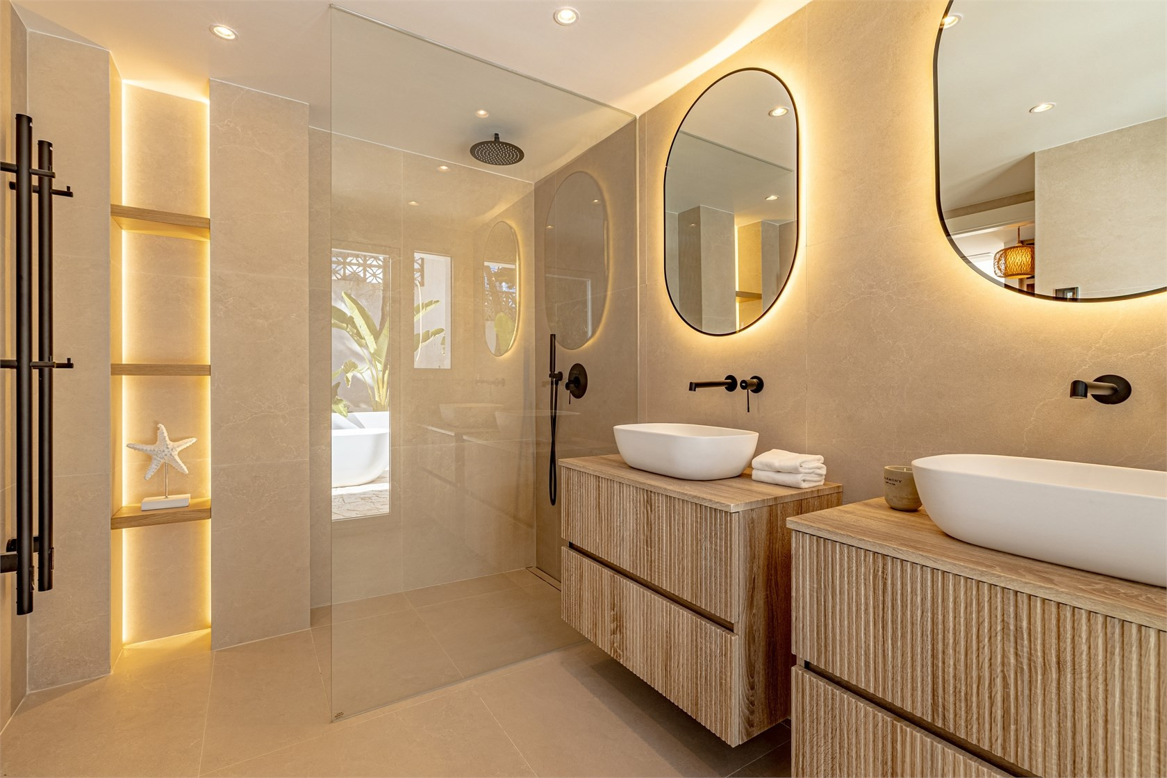 Image {index}: Detached Villa For sale, Nueva Andalucía, €1,795,000 [HFM-CL10228]