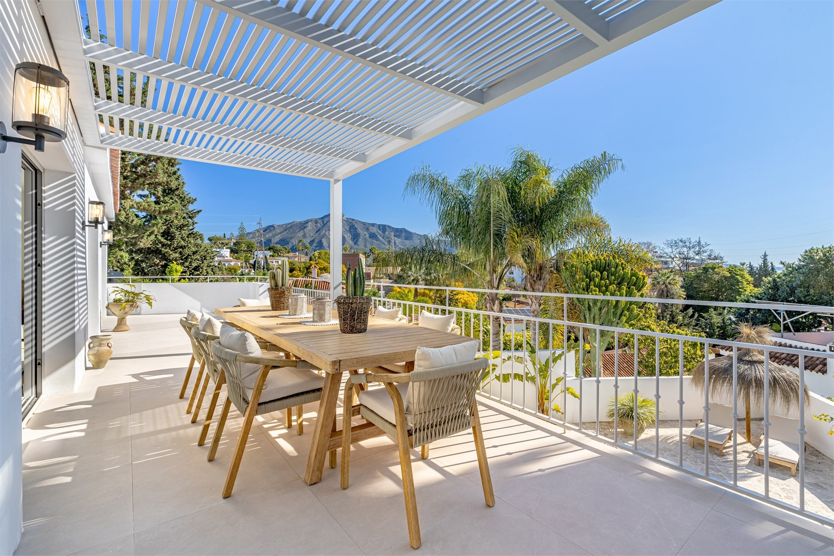 Image {index}: Detached Villa For sale, Nueva Andalucía, €1,795,000 [HFM-CL10228]