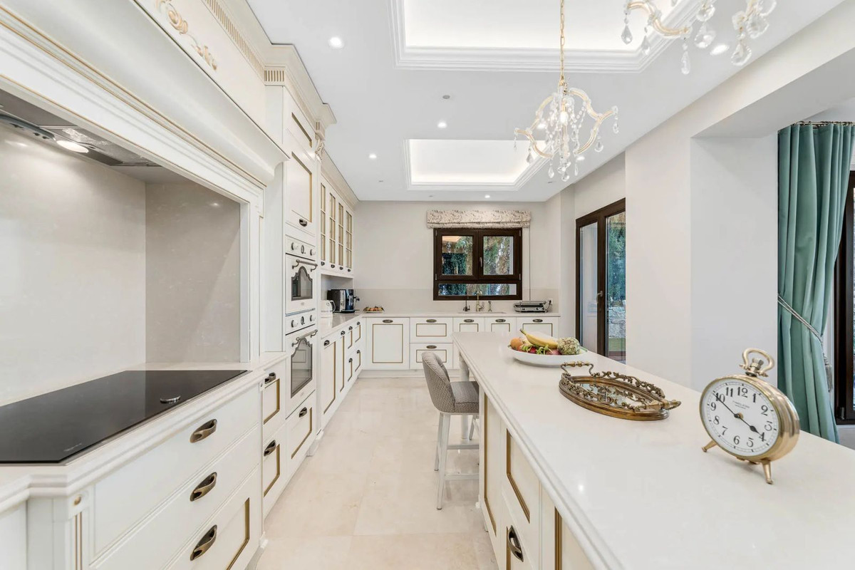 Image {index}: Detached Villa For sale, Benahavís, €1,595,000 [HFM-CL10229]