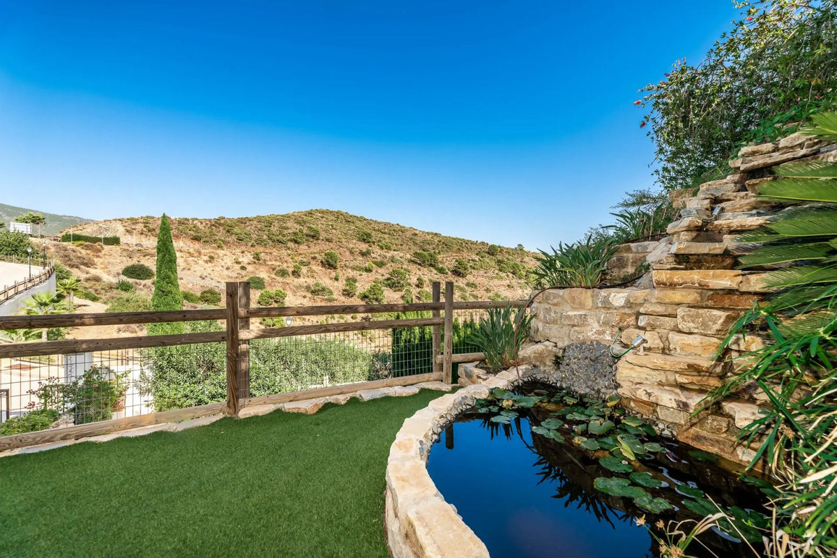 Image {index}: Detached Villa For sale, Benahavís, €1,595,000 [HFM-CL10229]