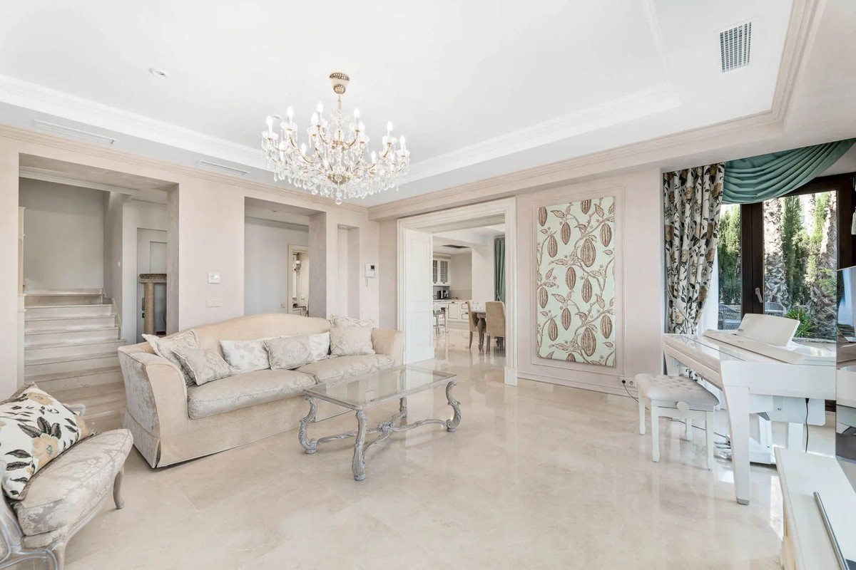 Image {index}: Detached Villa For sale, Benahavís, €1,595,000 [HFM-CL10229]