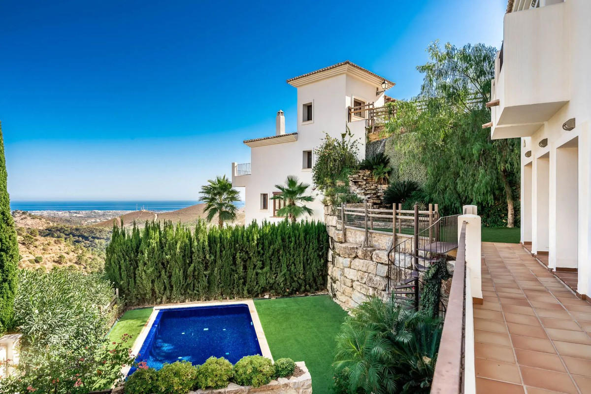 Image {index}: Detached Villa For sale, Benahavís, €1,595,000 [HFM-CL10229]
